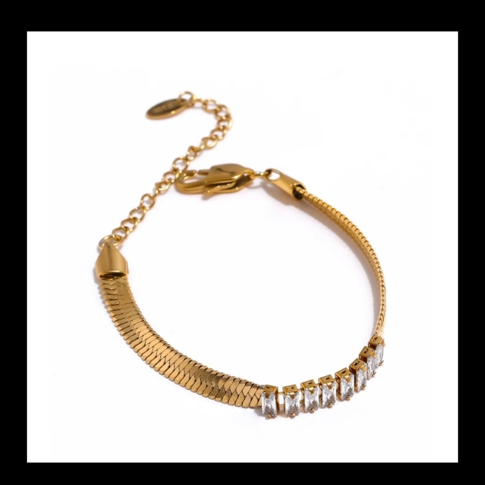 Exquisite Cubic Zirconia Bracelet - Picture 2 of 6